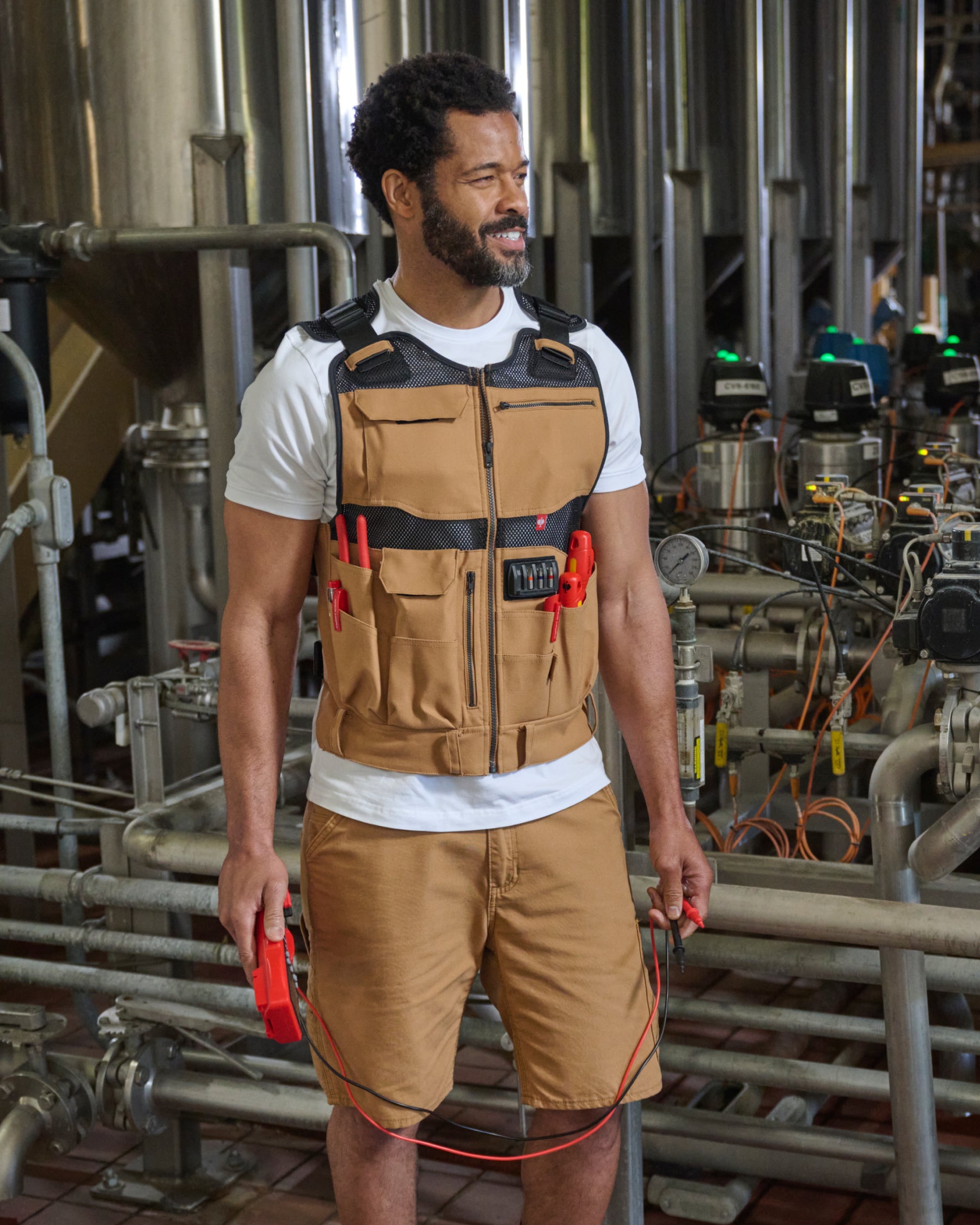 STRAUSS e.s.iconic tool vest in almond brown and black paired with workwear