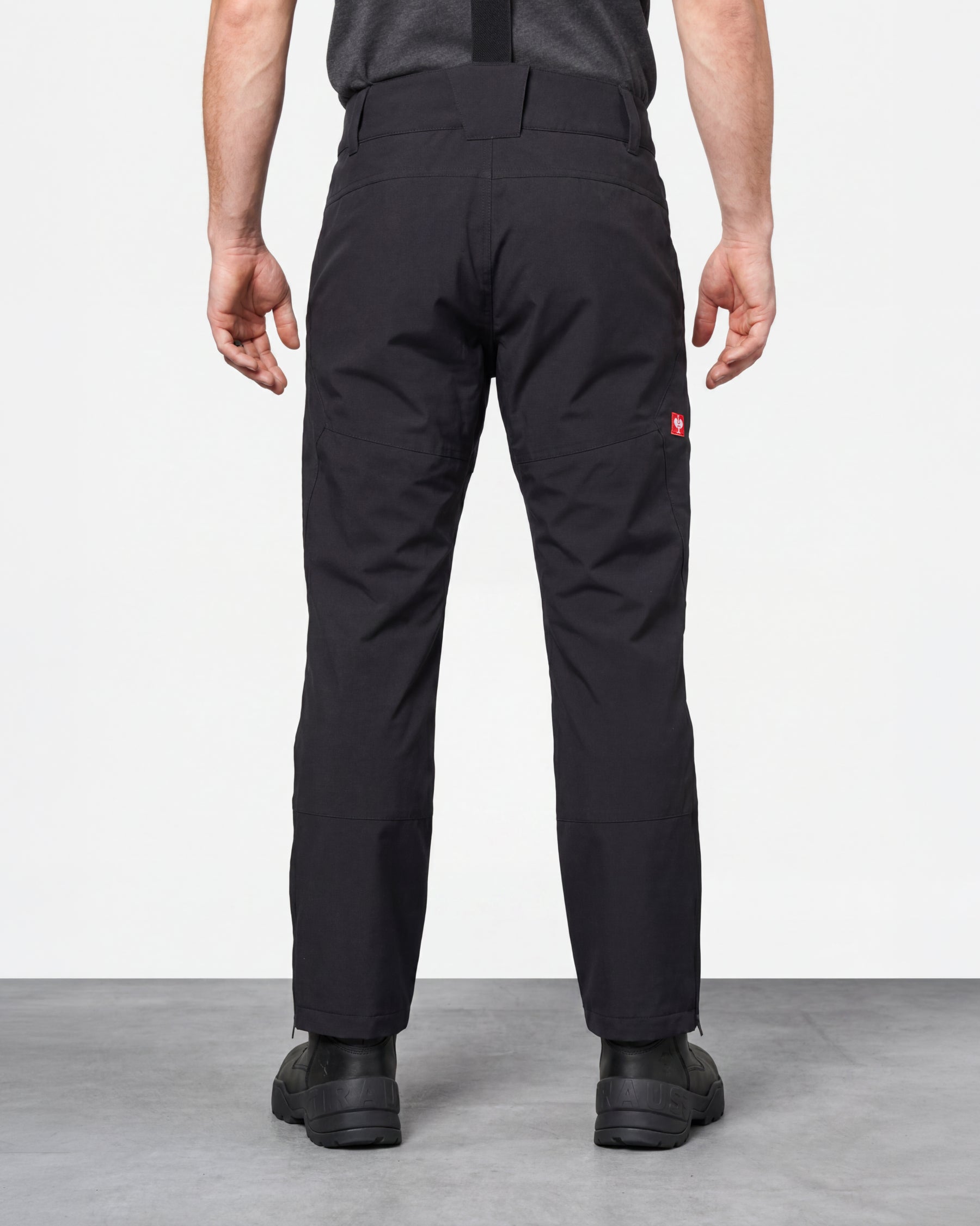 Functional Snow Pants e.s.trail pure in black worn by a model, rear view