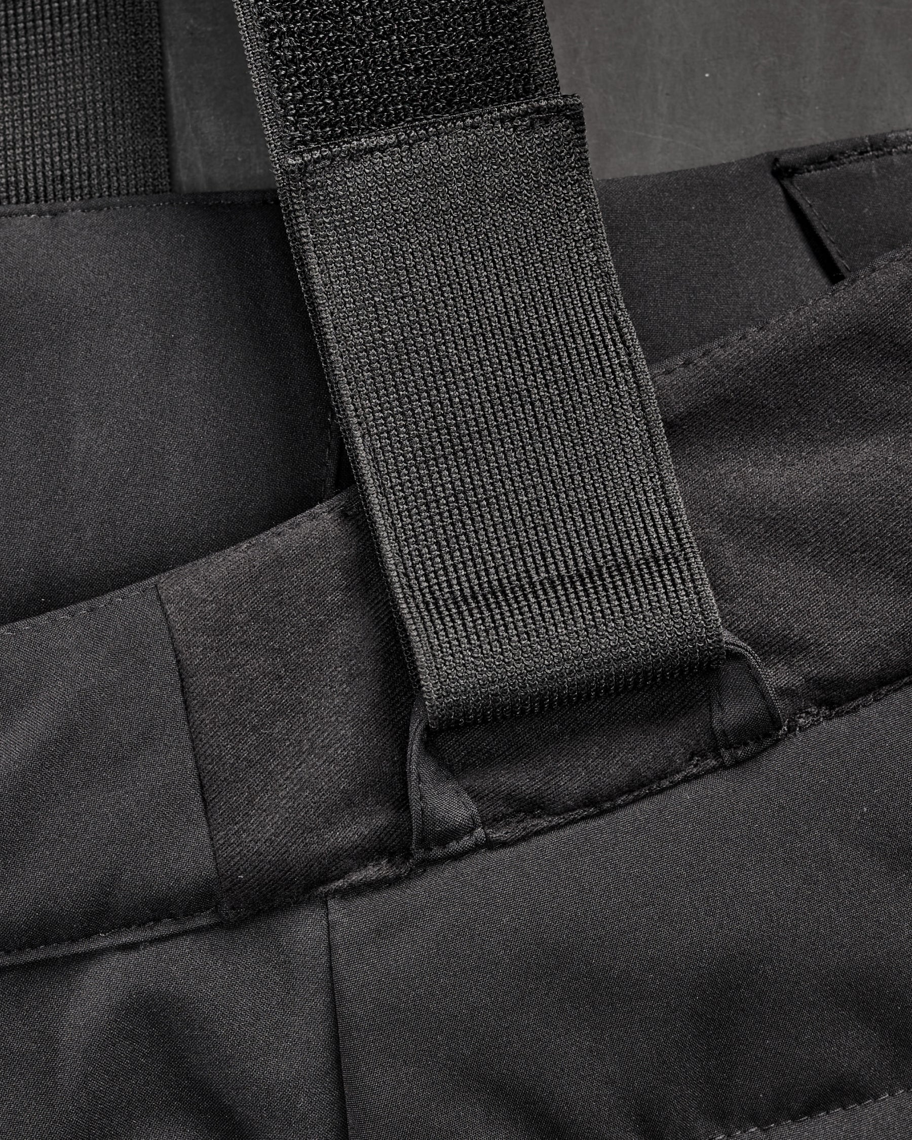 Close-up of snow pant pocket details on Functional Snow Pants e.s.trail pure in black