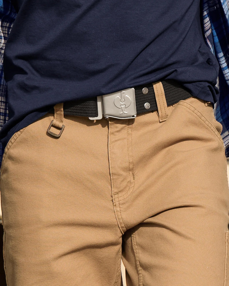 A worker wears a black STRAUSS e.s.motion belt with work pants and modular tool accessories.