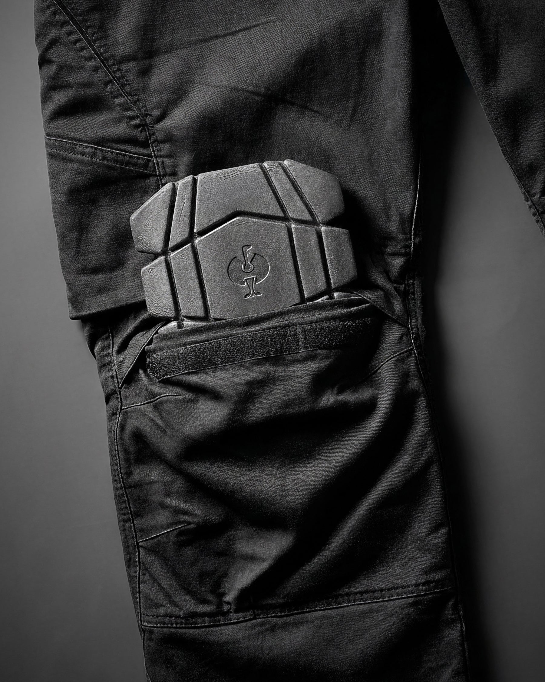 Close-up of the contoured cushioning and flexible shape on the graphite STRAUSS ergonomic knee pads.