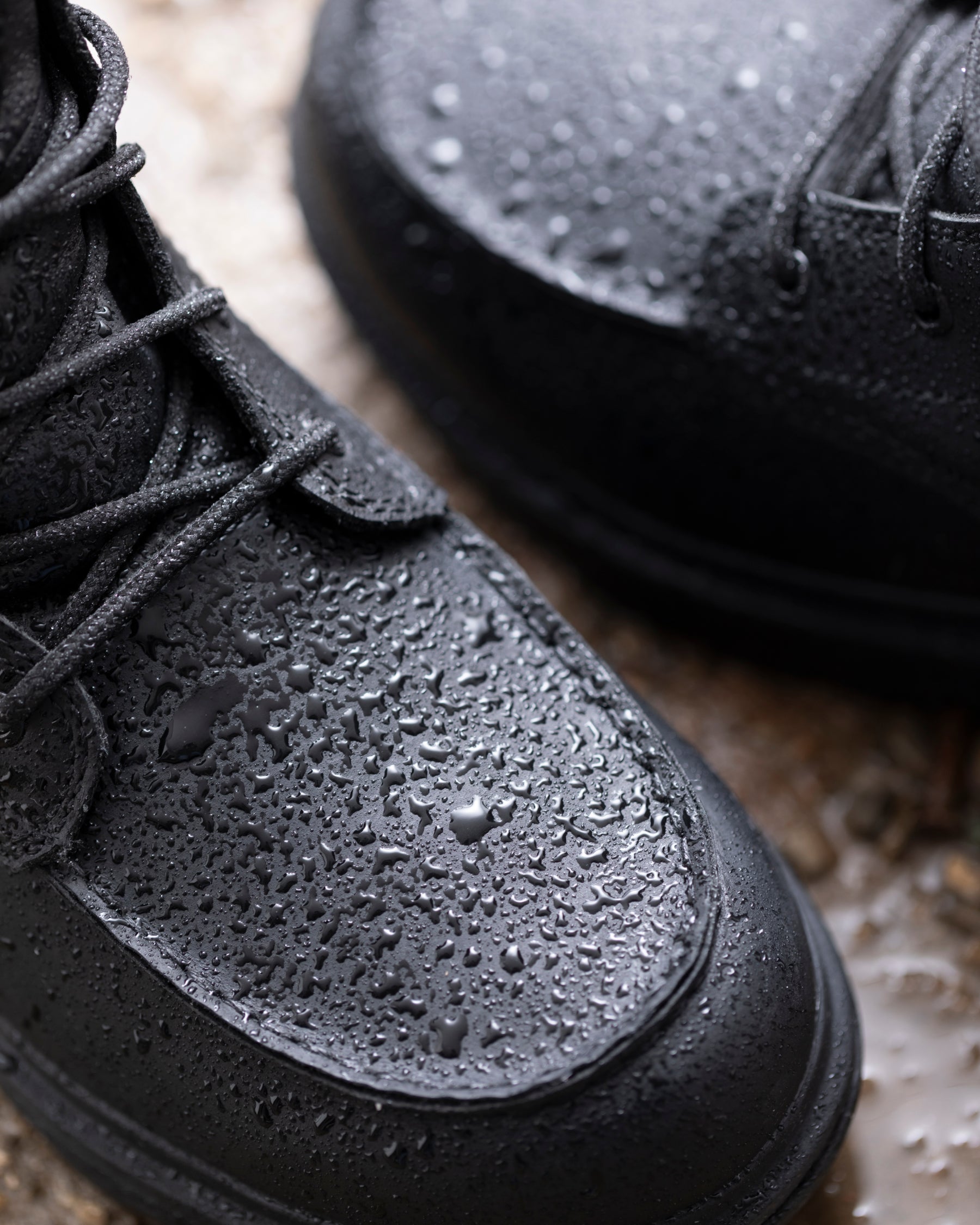 STRAUSS Ridgewood 6-inch Soft Toe Boot in Black shown in use on the job