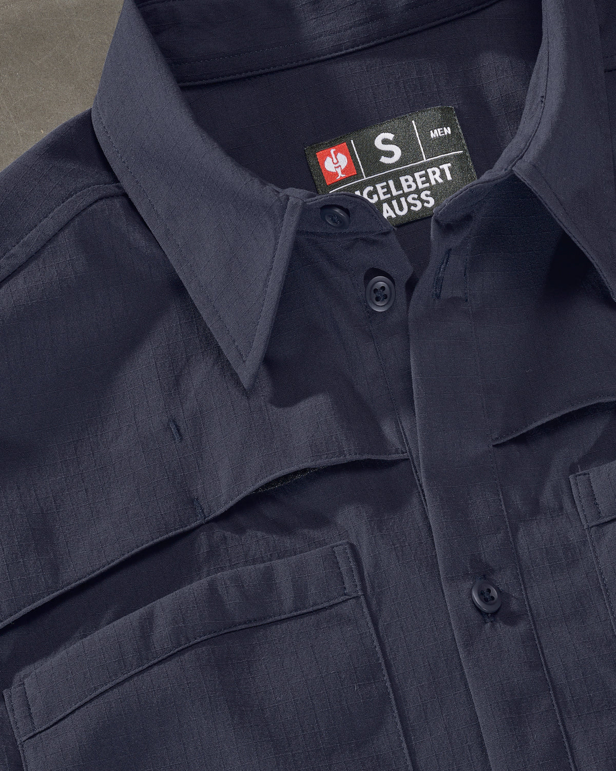 Chest pocket, snap placket, and stretch ripstop fabric on the STRAUSS e.s.taktik Stretch Ripstop Short Sleeve Work Shirt in nero blue