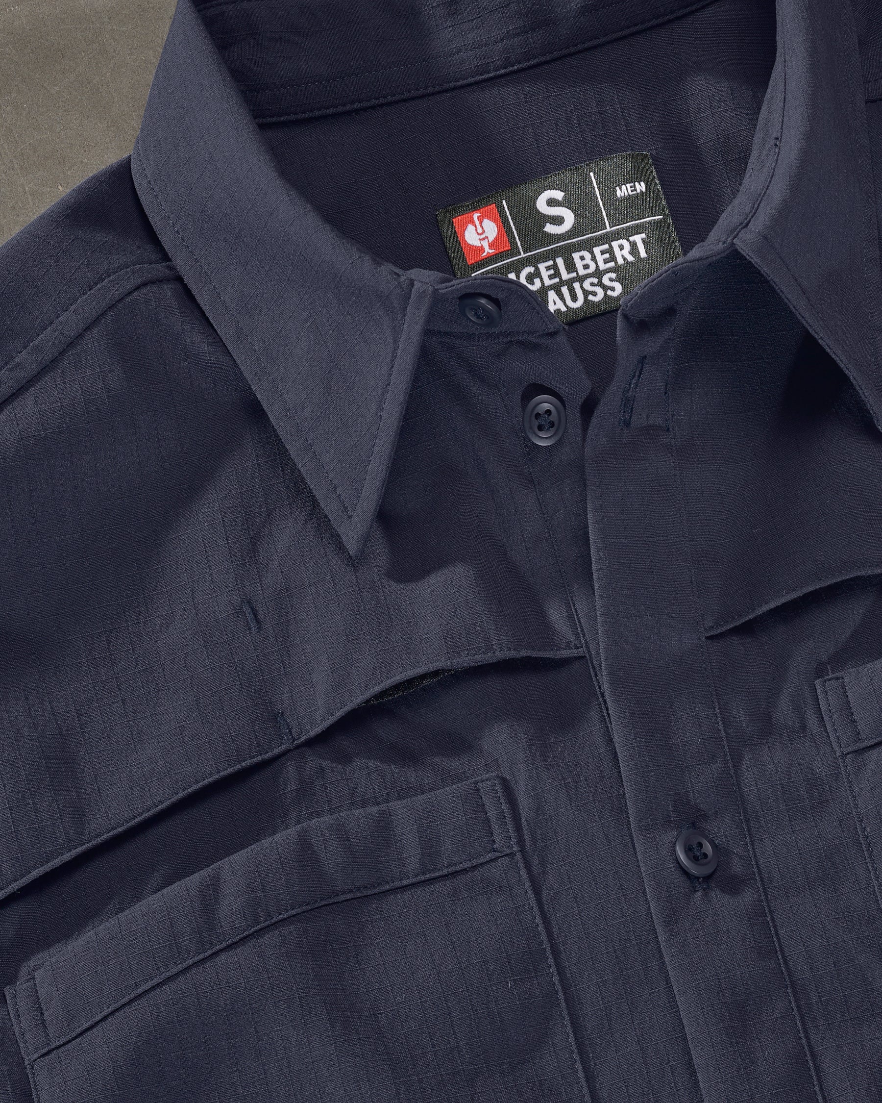 Chest pocket, snap placket, and stretch ripstop fabric on the STRAUSS e.s.taktik Stretch Ripstop Short Sleeve Work Shirt in nero blue