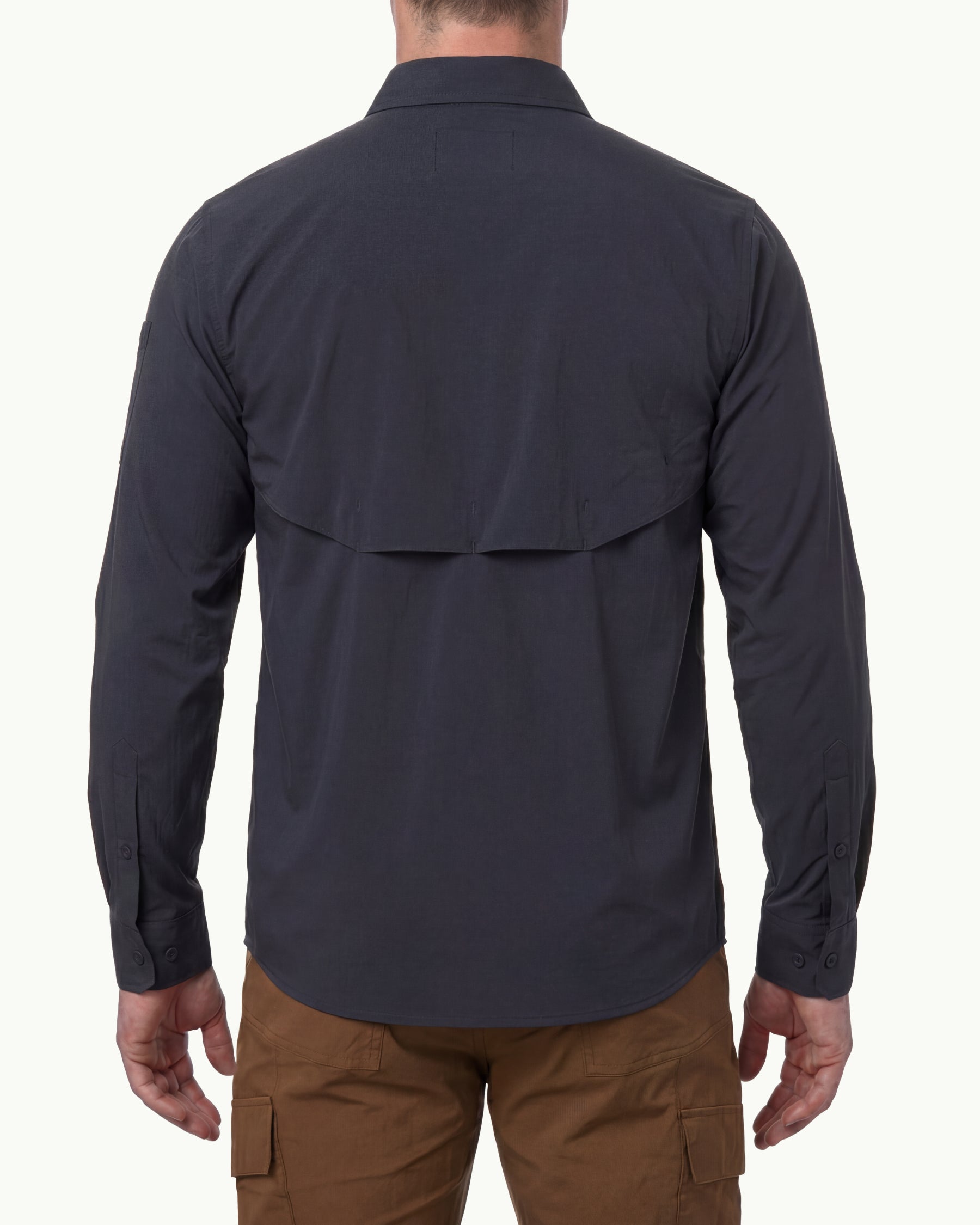 A model wears the STRAUSS e.s.taktik Stretch Ripstop Long Sleeve Work Shirt in nero blue open over a T-shirt with work pants and work boots, showing the shirt fit