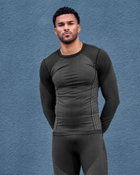 A worker wears the STRAUSS e.s.trail pure Warm Seamless Thermal Long Sleeve Shirt in black and basalt gray