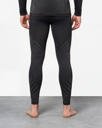 Warm Seamless Thermal Pants e.s.trail pure in black/basalt gray worn by a model, rear view