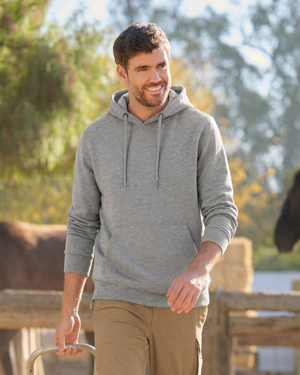 STRAUSS cotton-poly hoodie in gray melange, worn in lifestyle setting