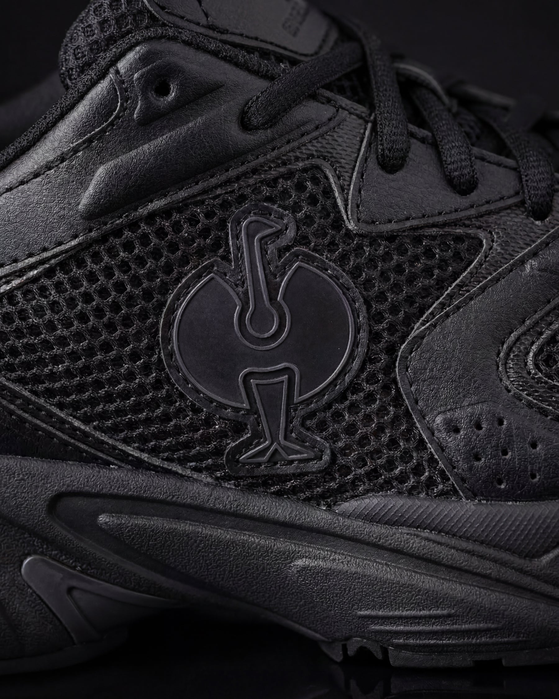 Close-up of the Black St. Louis Composite Toe Work Shoe STRAUSS logo