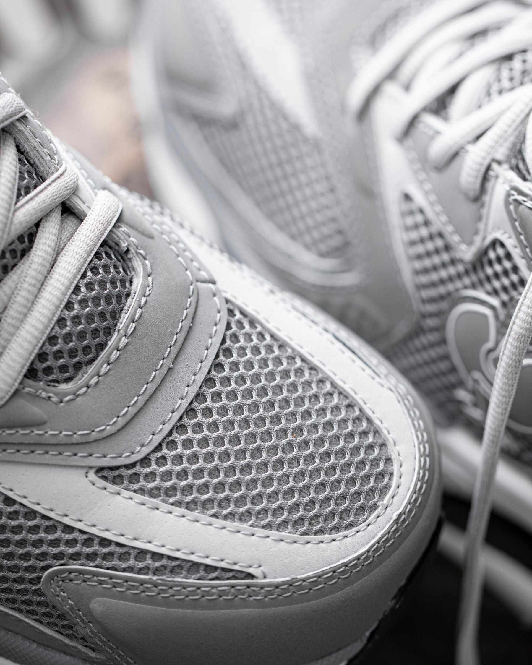 Close-up of the St. Louis Composite Toe Work Shoe composite toe area