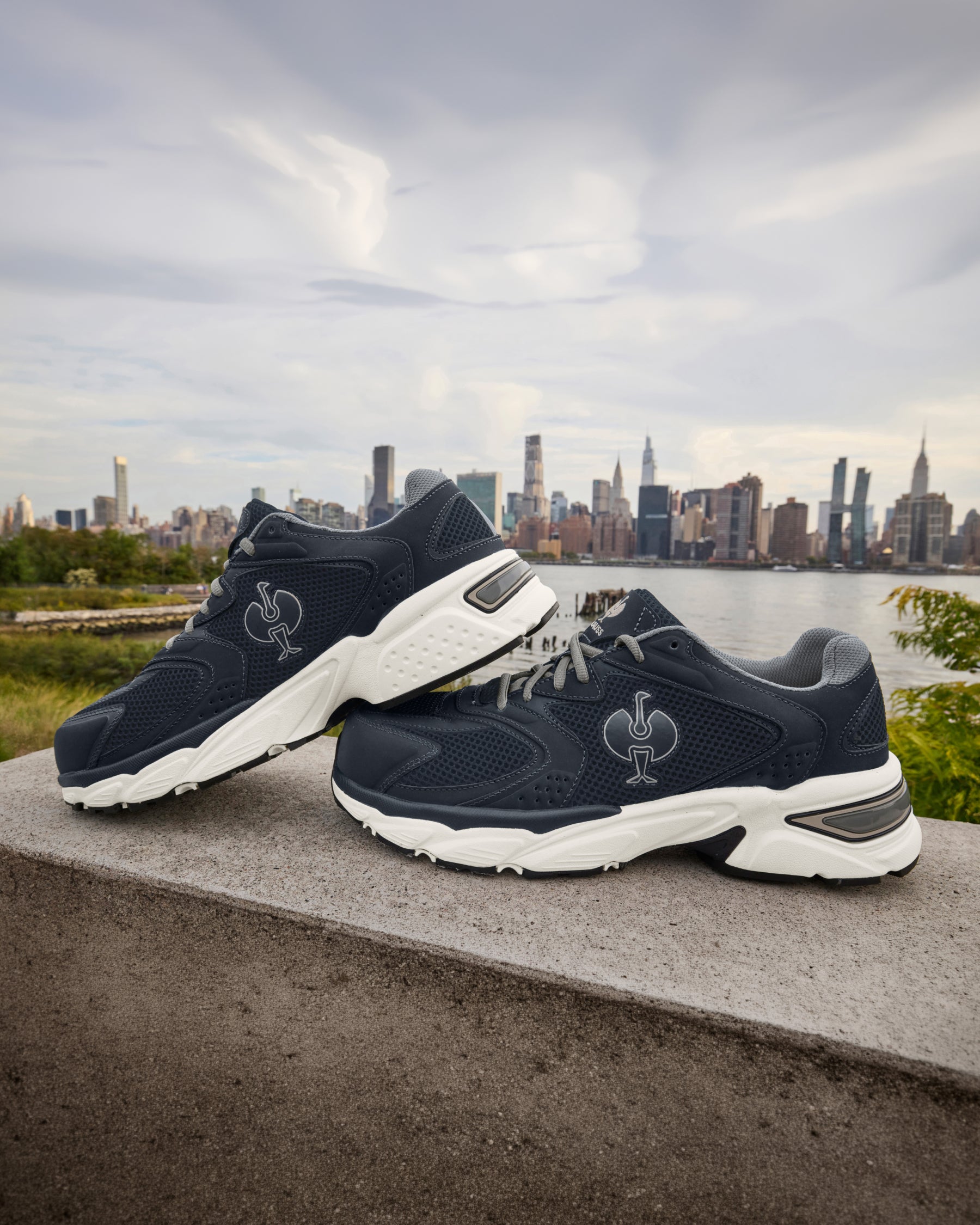 STRAUSS St. Louis Composite Toe Work Shoe in Nero blue worn in an outdoor work setting