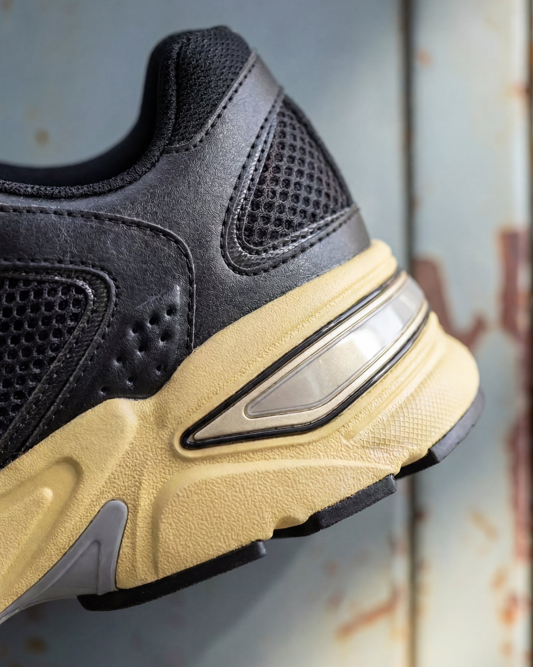 Close-up of the St. Louis Composite Toe Work Shoe outsole tread