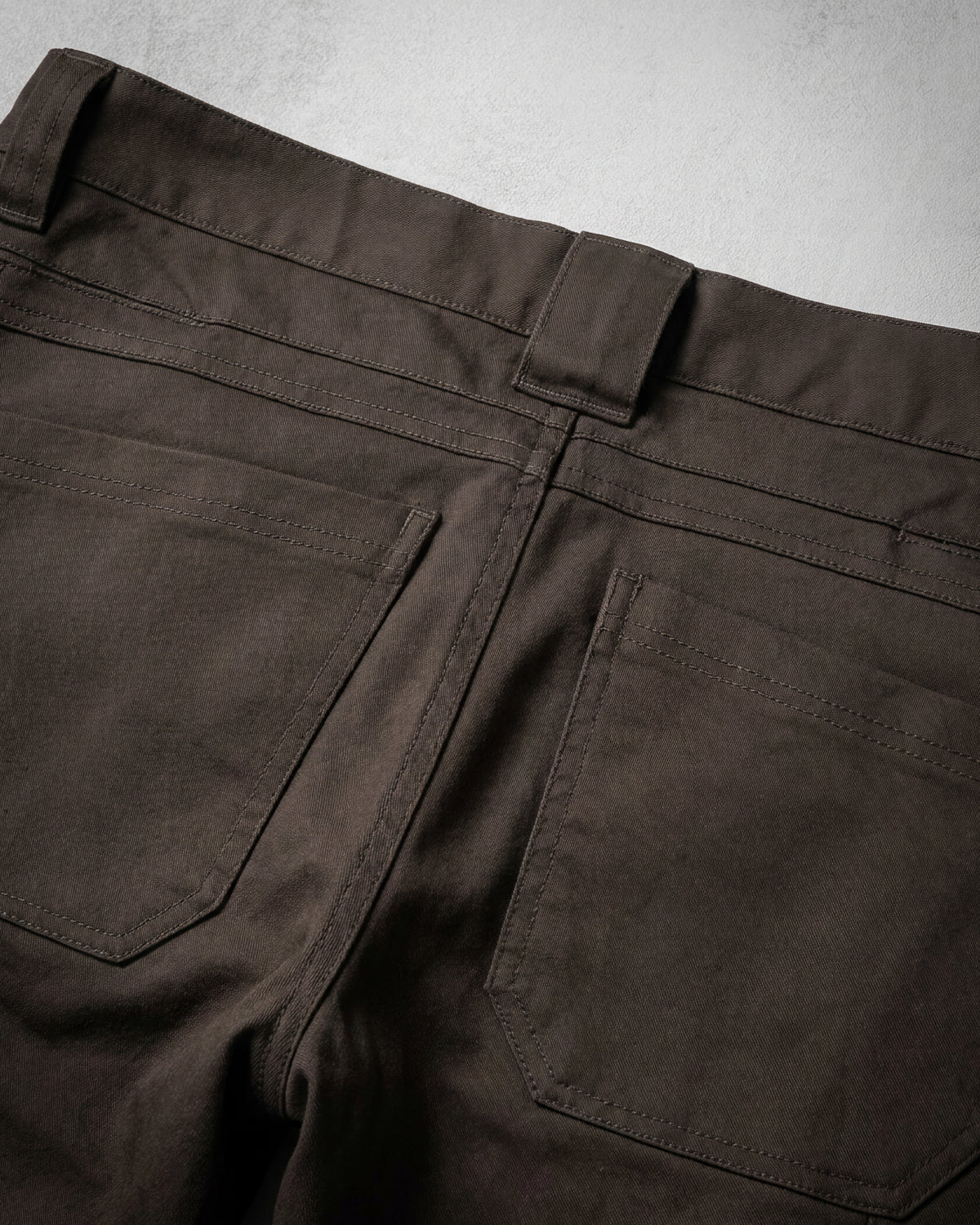 Close-up of pocket storage details on STRAUSS 1620 Multipocket Pants in moon gray