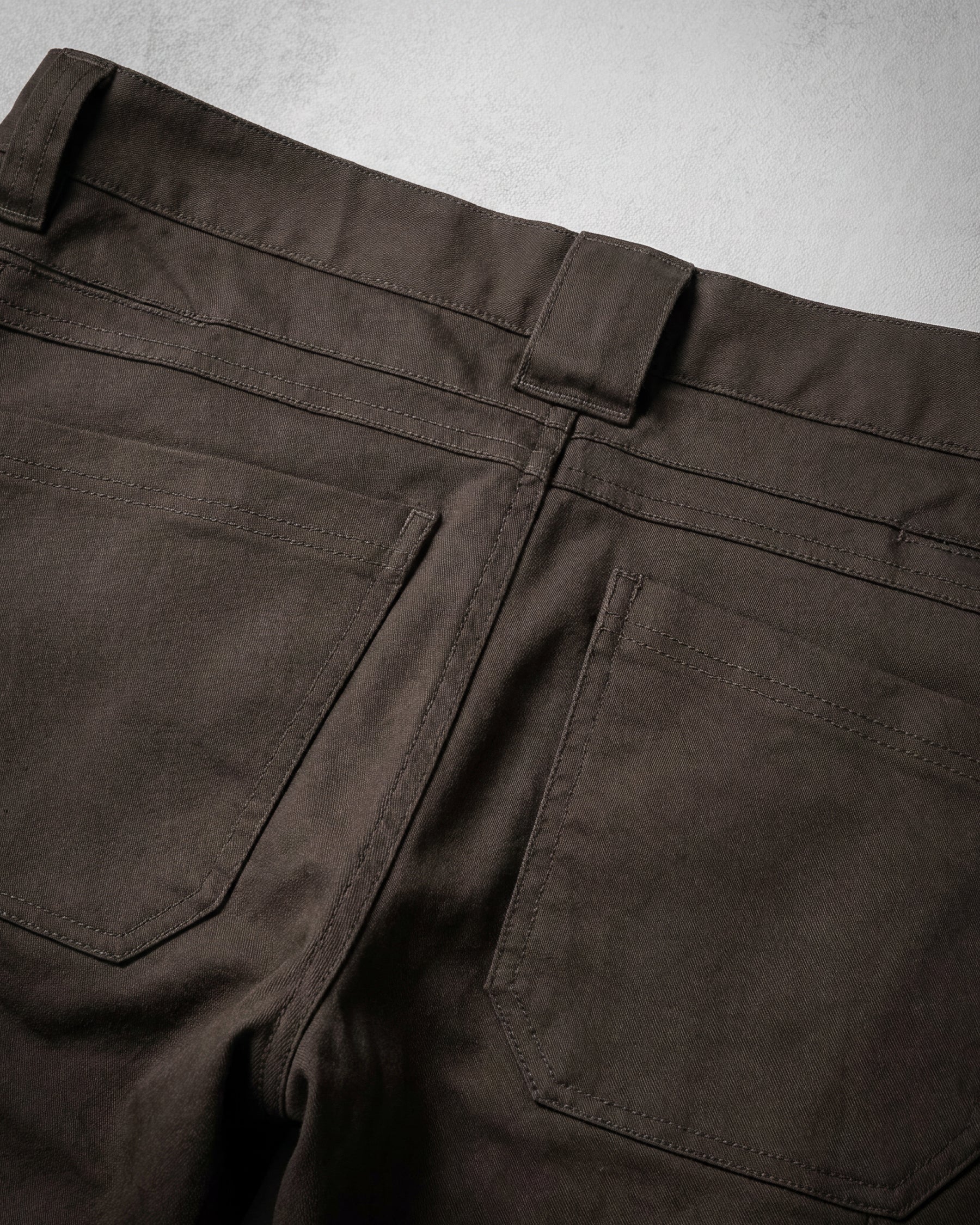 Close-up of pocket storage details on STRAUSS 1620 Multipocket Pants in moon gray