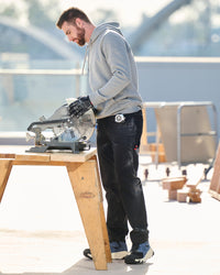 STRAUSS 1620 Multipocket Pants in meteorite in use, showing fit and movement