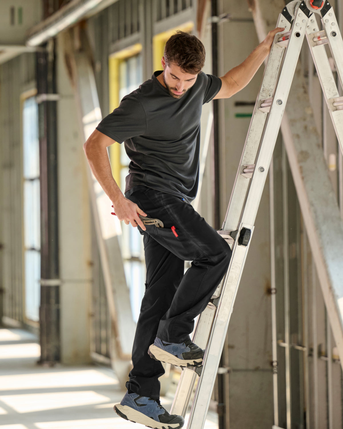 STRAUSS 1620 Multipocket Pants in meteorite shown in an outdoor workwear setting