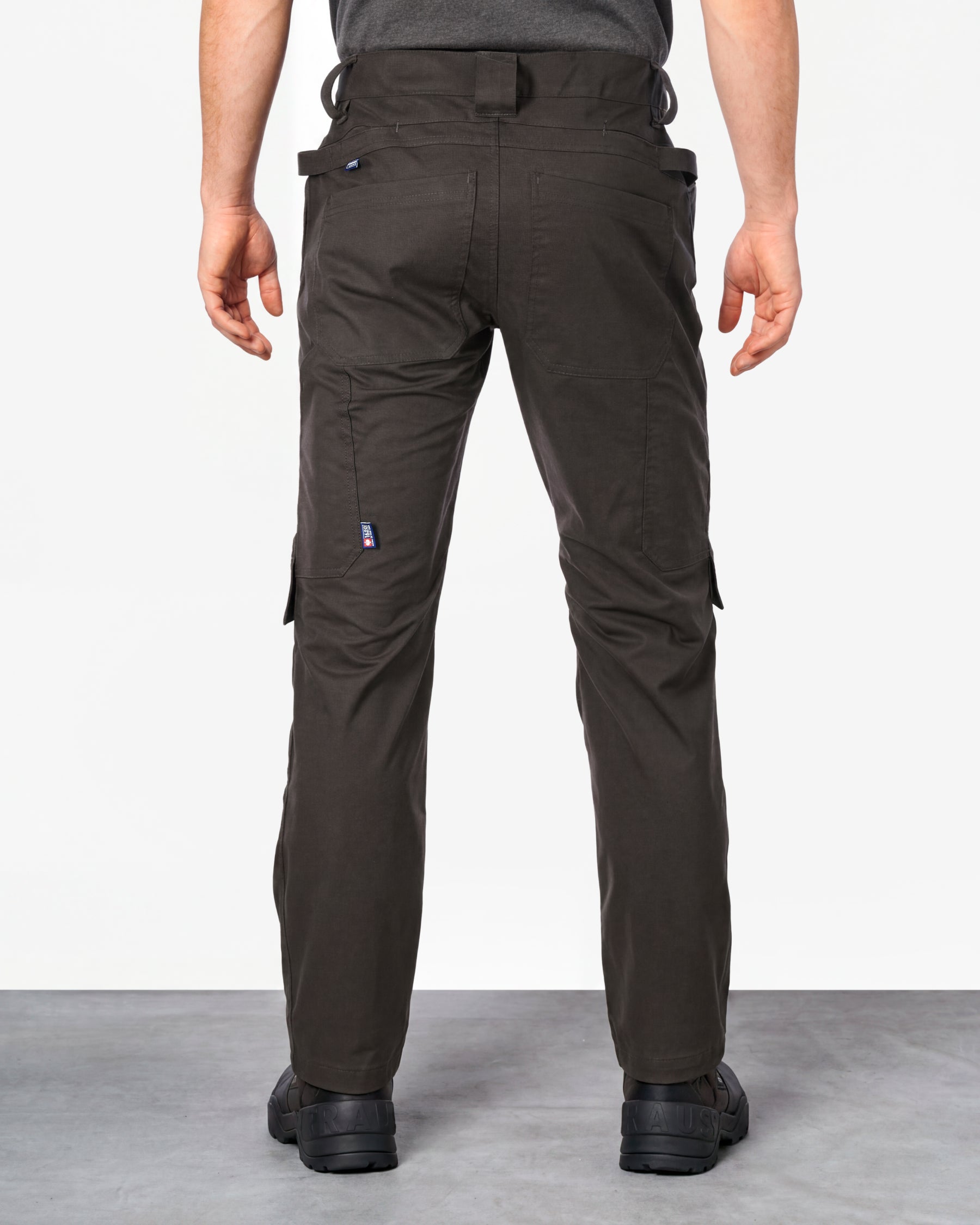 STRAUSS 1620 Worker Pants in moon gray worn by a model, rear view