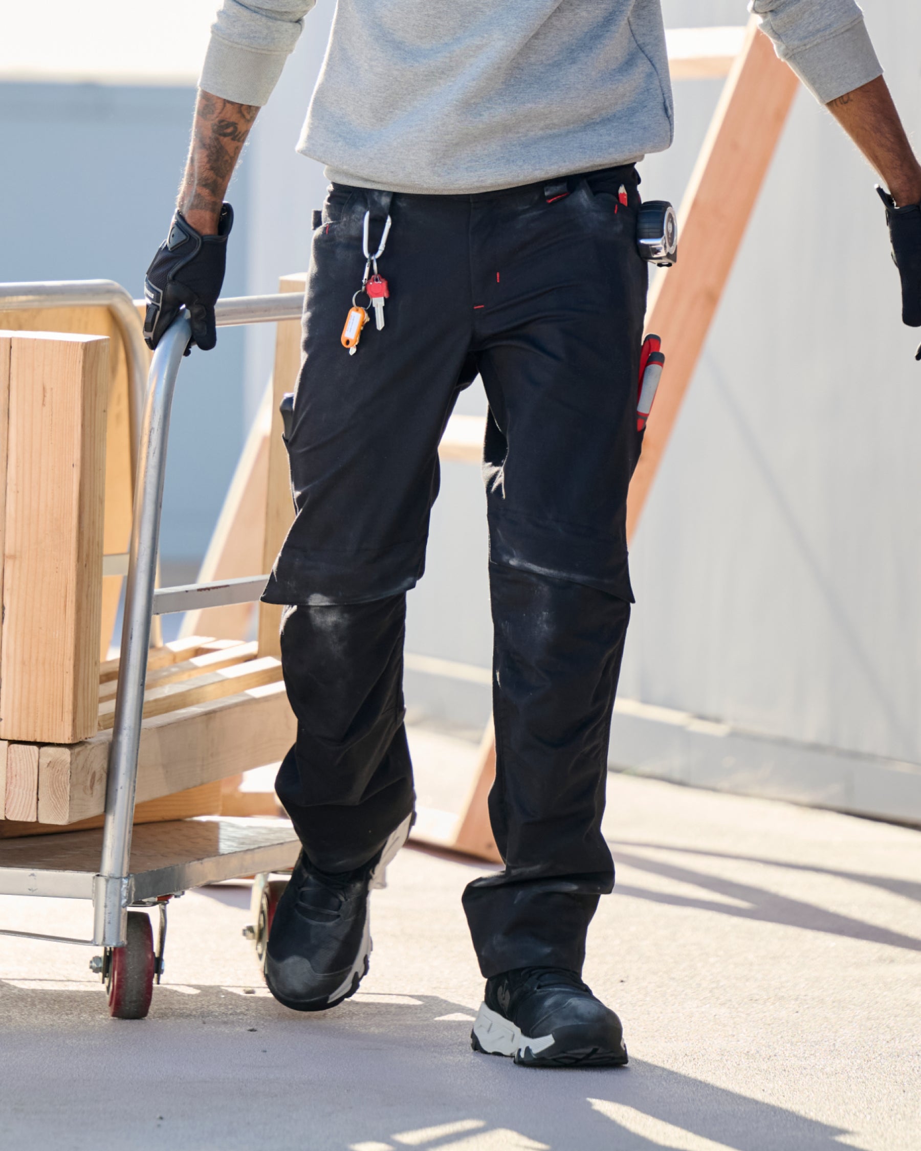 STRAUSS 1620 Worker Pants in meteorite worn in a work setting