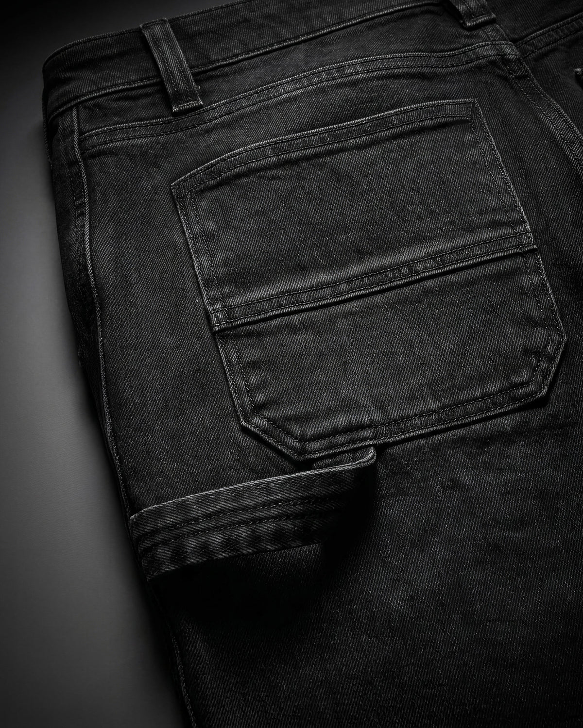Close-up of denim pocket and stitching on Carpenter Jeans e.s.iconic in black