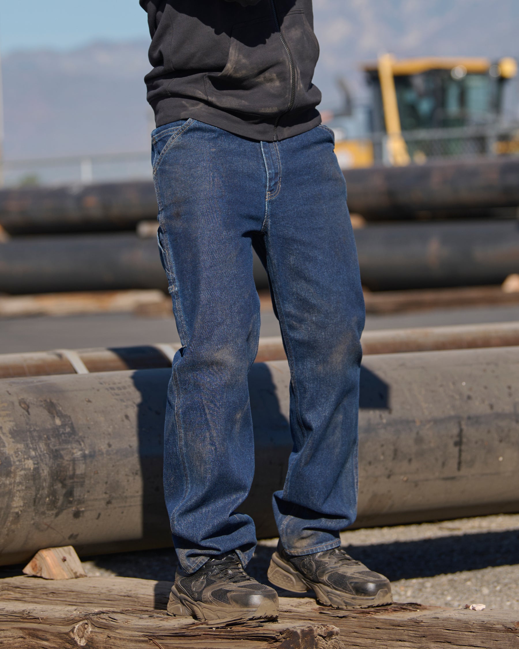 Carpenter Jeans e.s.iconic in dark wash worn in a work setting