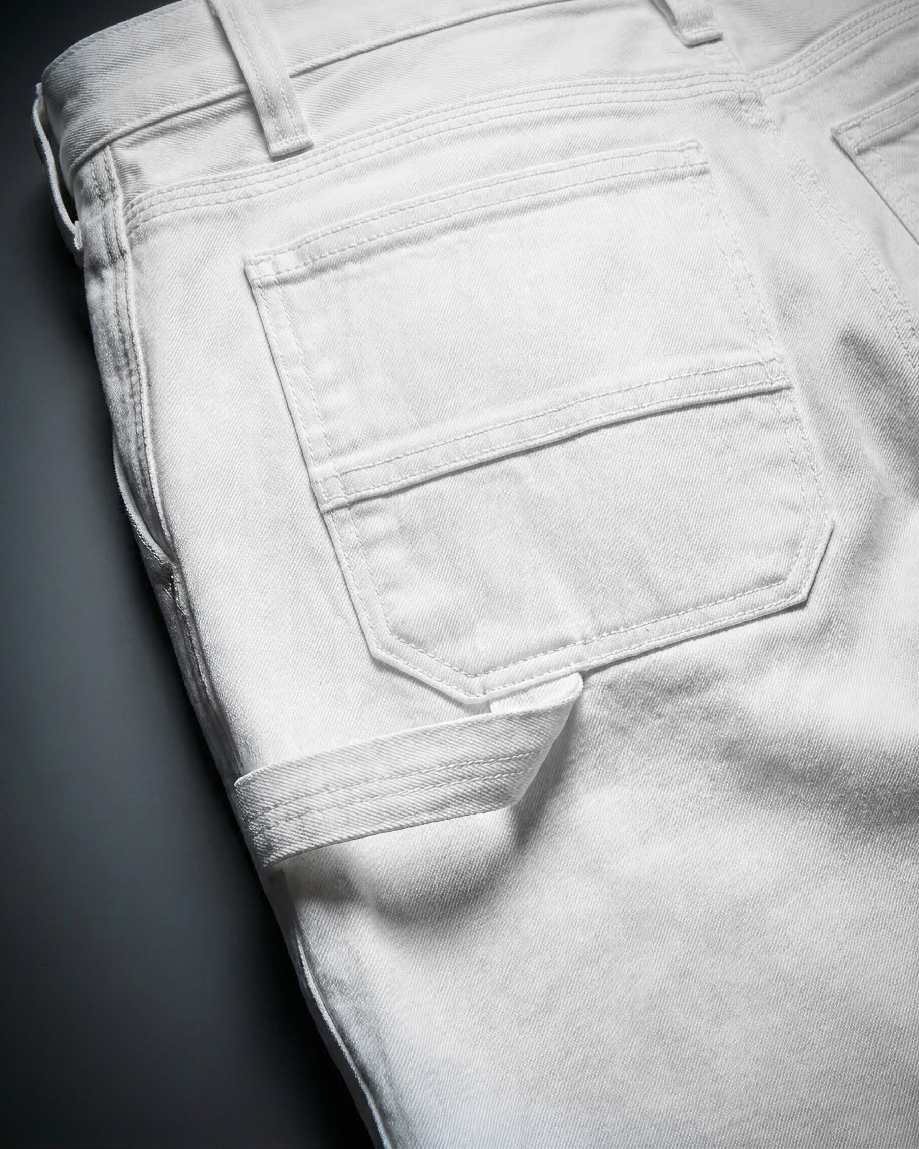 Close-up of denim pocket and stitching on Carpenter Jeans e.s.iconic in white