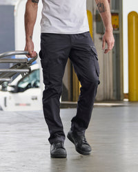 Cargo Pants e.s.trail pure in black/carbon gray worn in a work setting