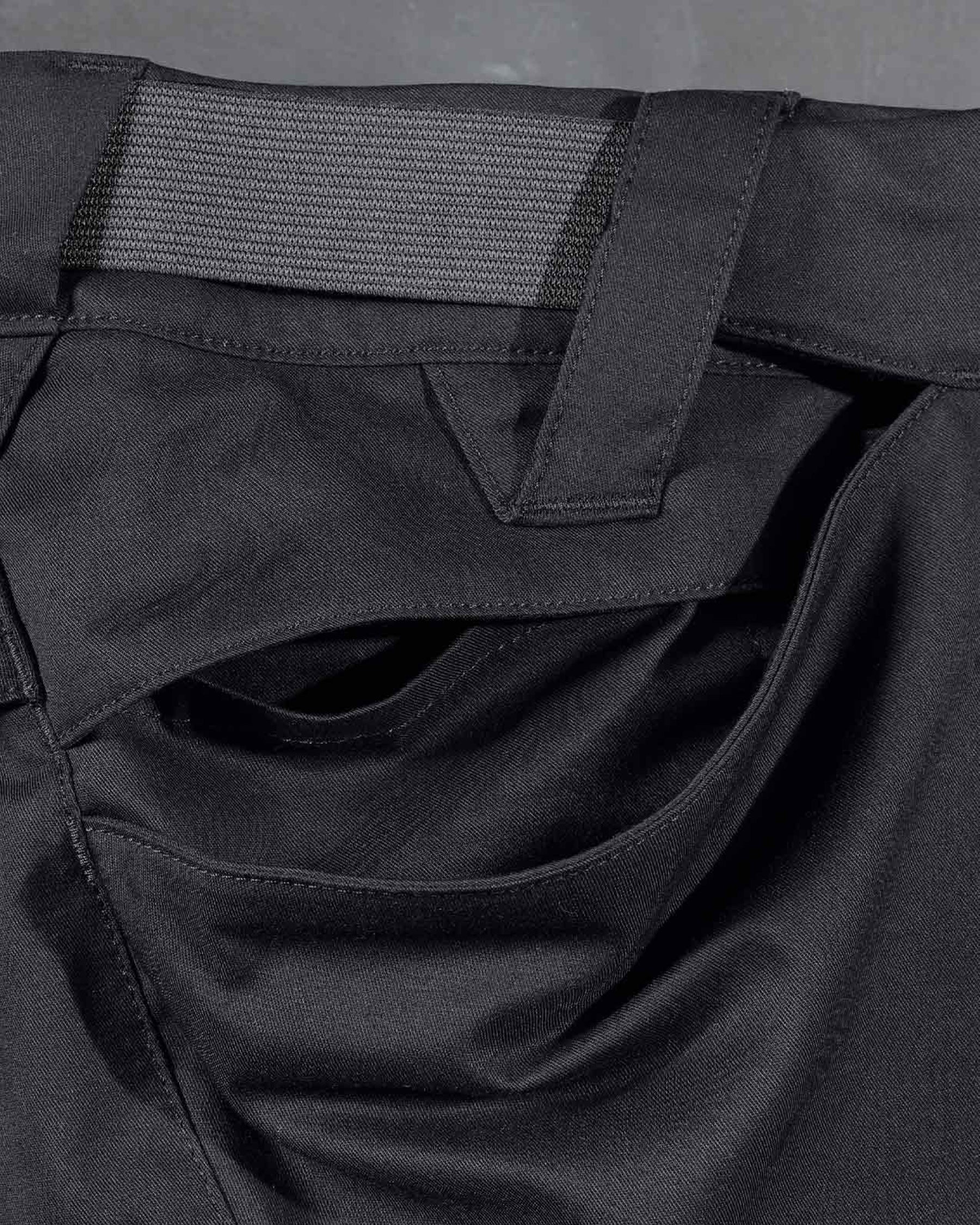 Close-up of cargo pocket details on Women's Cargo Work Pants e.s.trail pure in black/carbon gray