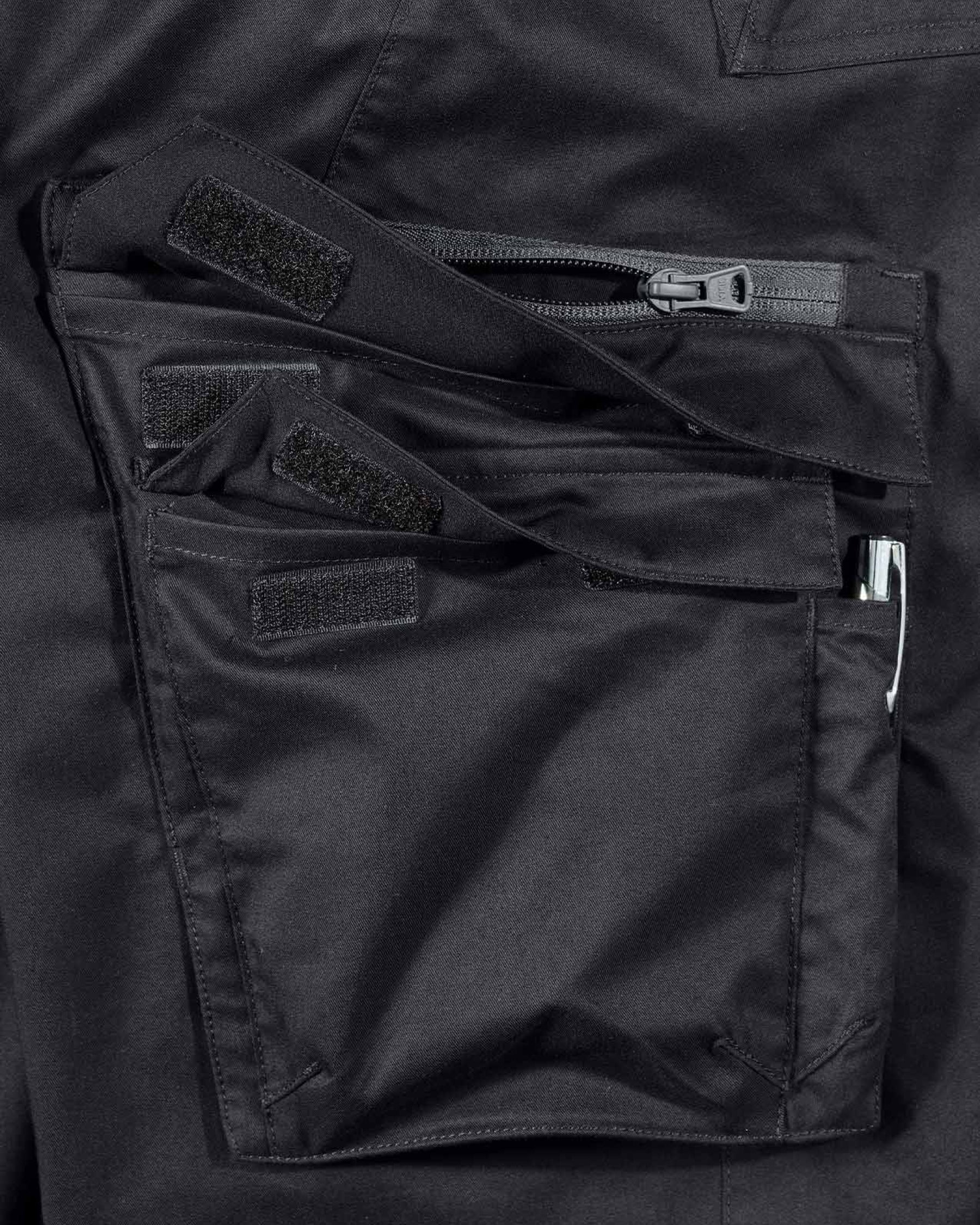 Close-up of reinforced fabric and seams on Women's Cargo Work Pants e.s.trail pure in black/carbon gray