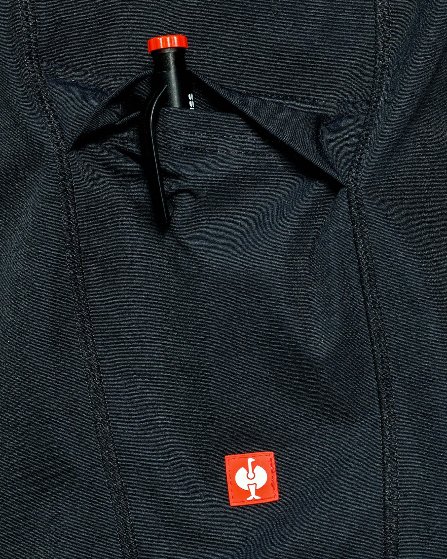Close-up of stretch fabric and seams on Women's Functional Leggings e.s.trail pure in black