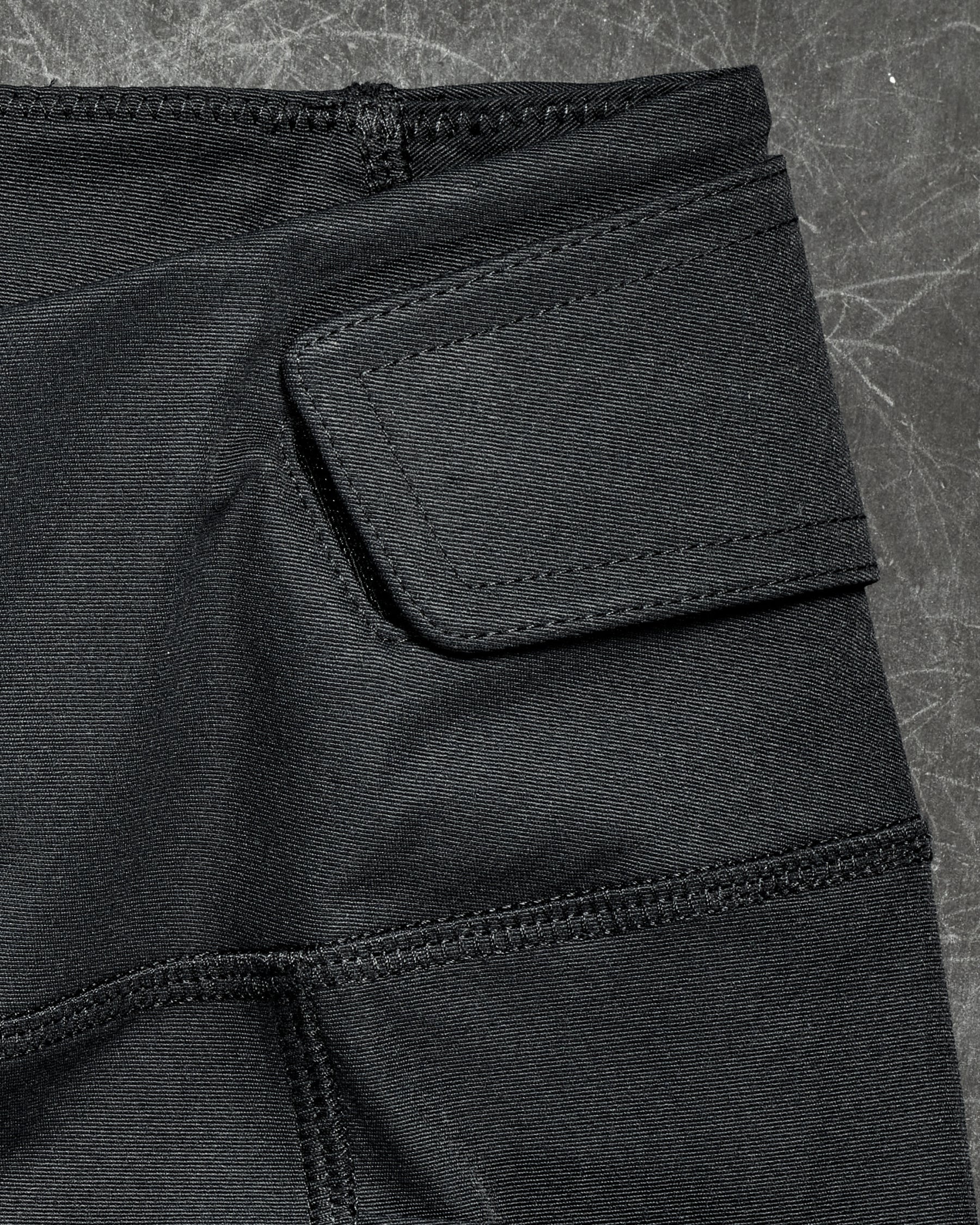 Close-up of functional fabric detail on Women's Functional Leggings e.s.trail pure in black