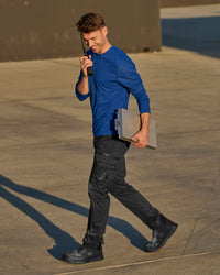 Lifestyle view of Cargo Pants e.s.trail in black during work