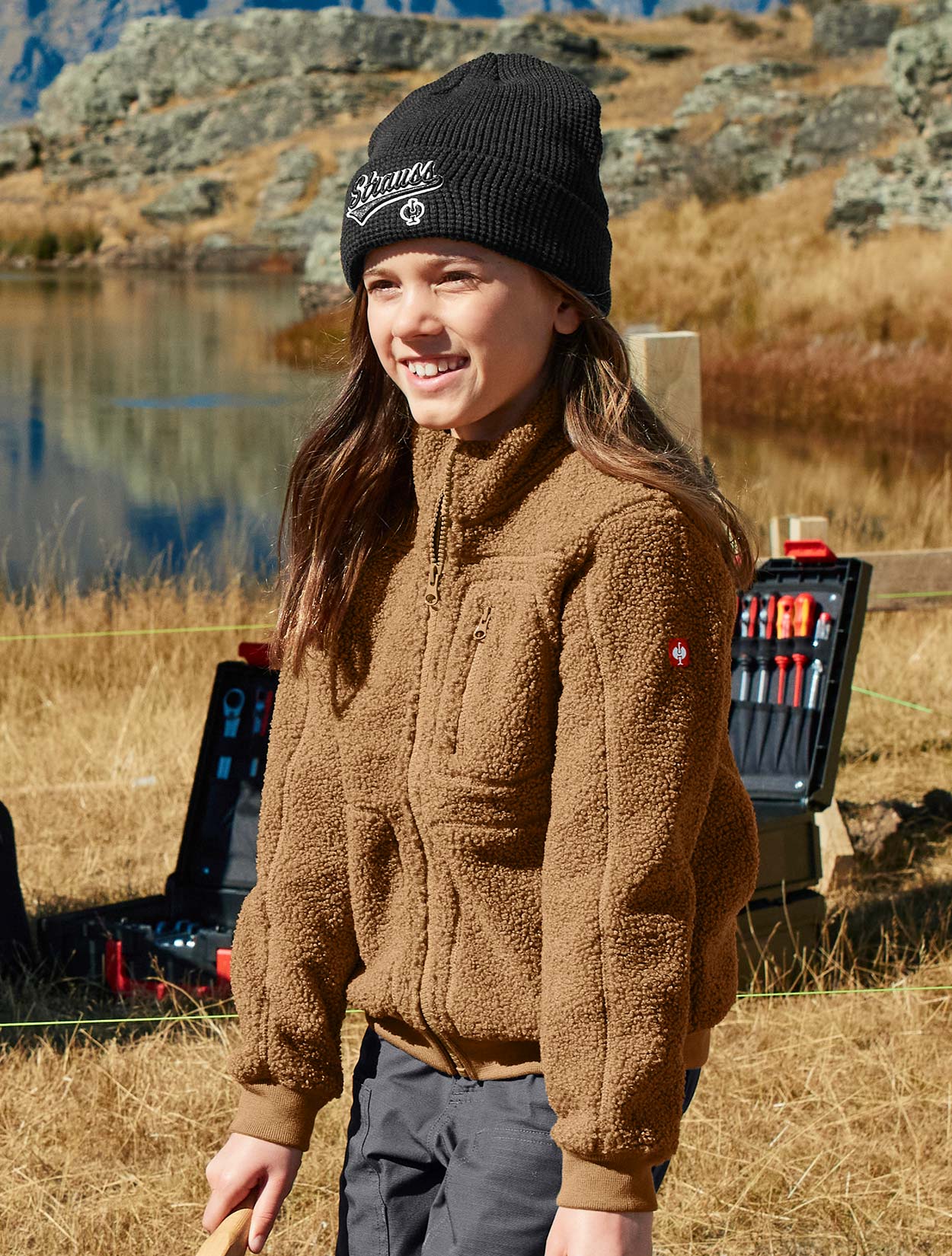 Lifestyle image of Kids Sherpa Fleece Jacket e.s.e:pic in almondbrown
