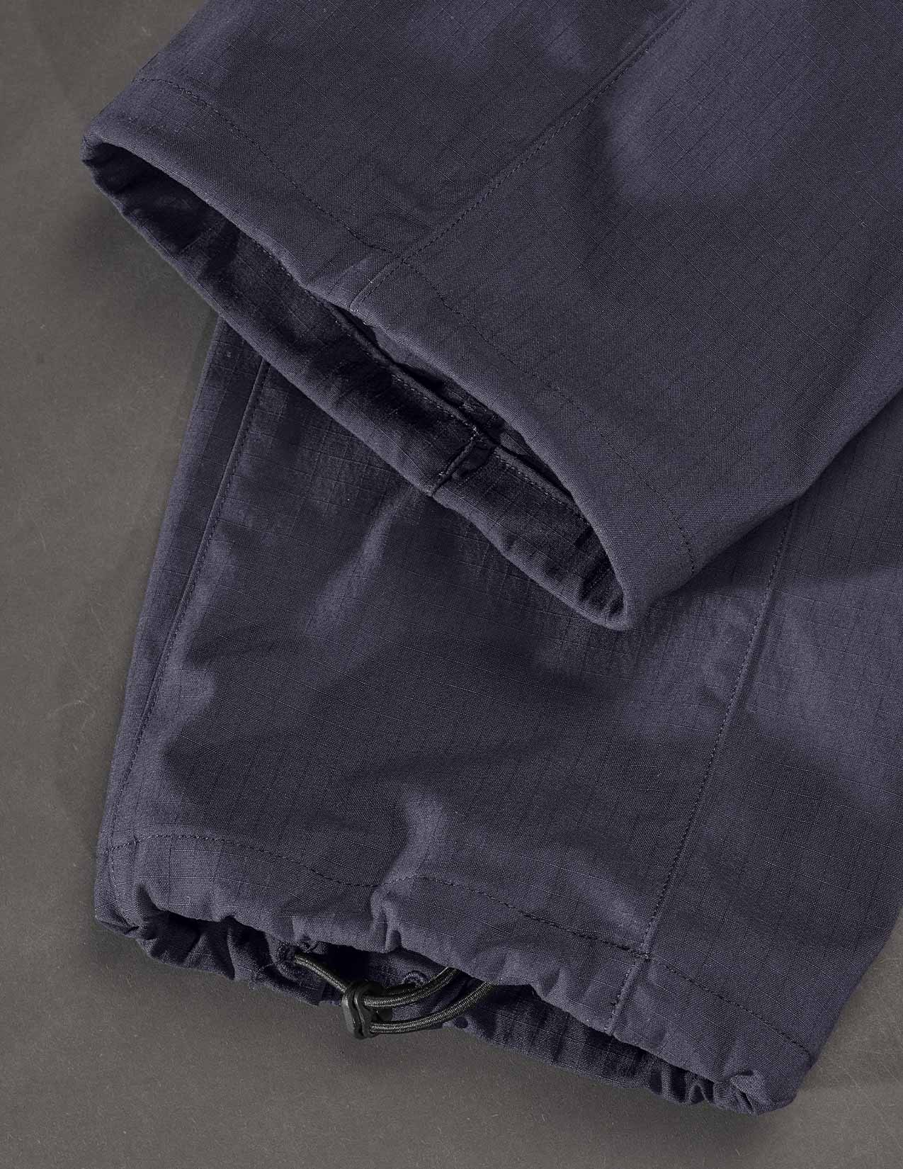 Adjustable hem on trousers