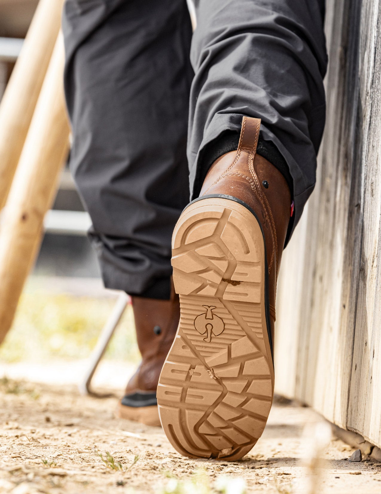 Woodside Mid Safety Toe Work Boot in desertbrown