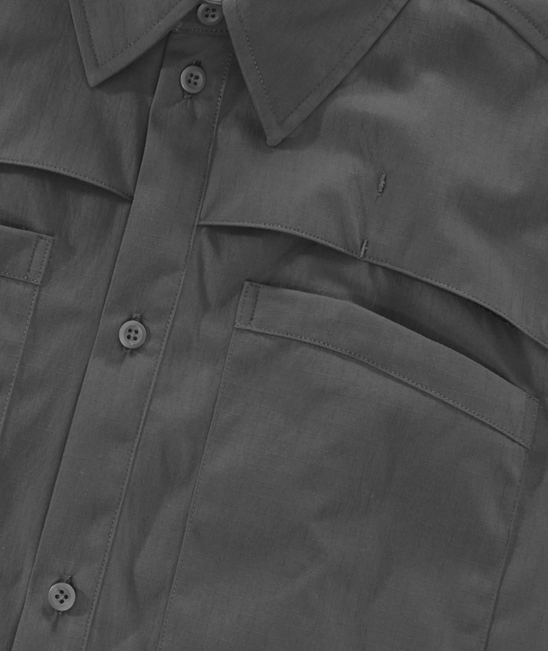 Close-up of STRAUSS e.s.taktik Stretch Ripstop Short Sleeve Work Shirt showing chest pockets and ripstop fabric.