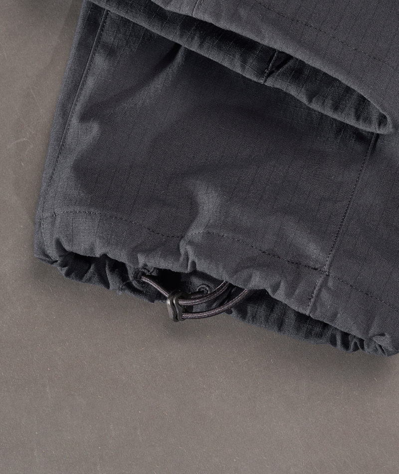 Close-up of STRAUSS e.s.taktik Stretch Ripstop Cargo Work Pants showing cargo pockets and tool storage.
