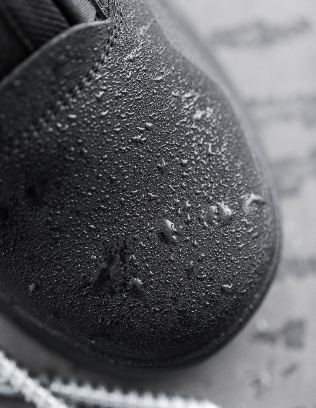 Close up of the STRAUSS Murcia Mid Steel Toe Work Boot in carbon grey, with water droplets showing it's water resistant